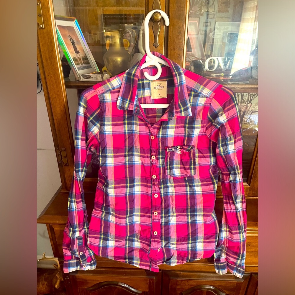 Women’s button up flannel looking blouse from Hollister. Pink and Blue.